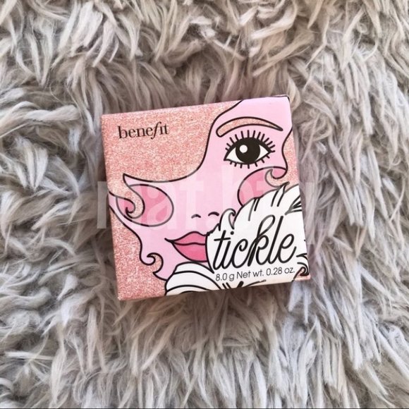 Benefit Cosmetics Tickle Powder Highlighter - Picture 1 of 4